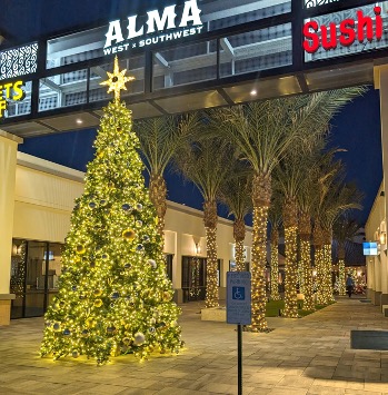 The Latest Trends in Commercial Christmas Lighting for 2024